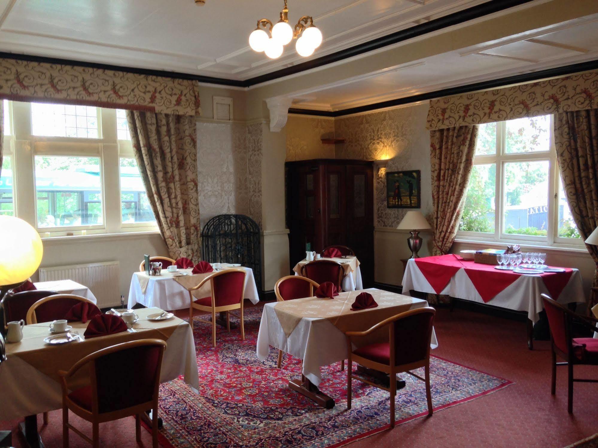 Station Hotel آشبورن المظهر الخارجي الصورة